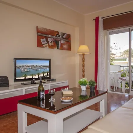 B45 - Main Avenue 2 Bed Apartment *