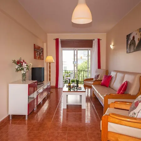 Main Avenue 2 Bed شقة *